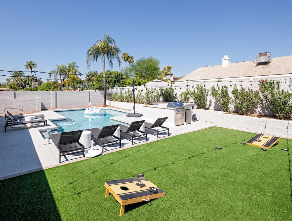 Bohemian Resort- Pool Heat Available - Golf & Games!