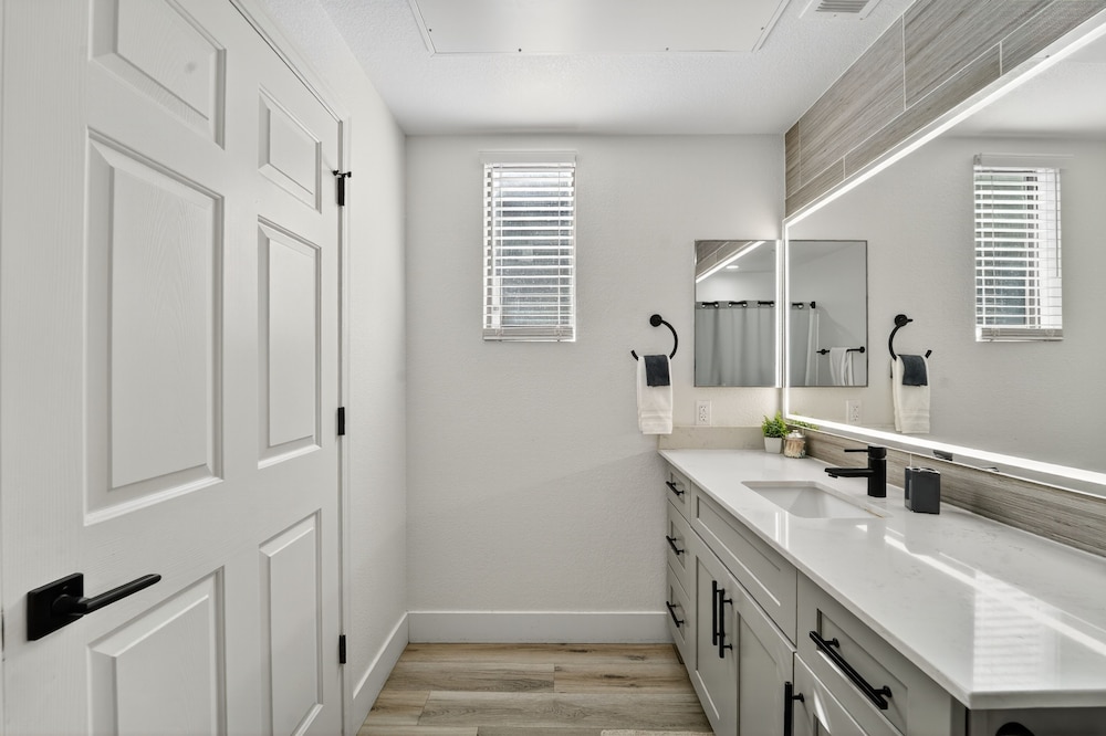 Chic 1br At Westgate Pool, Gym & Stadium Fun 1 Bedroom Apts