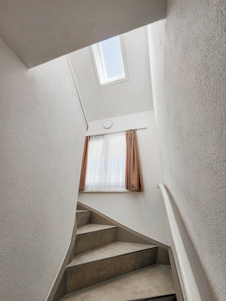 VK - VBD - Zurich Airport - Homestay - Villa Bassersdorf