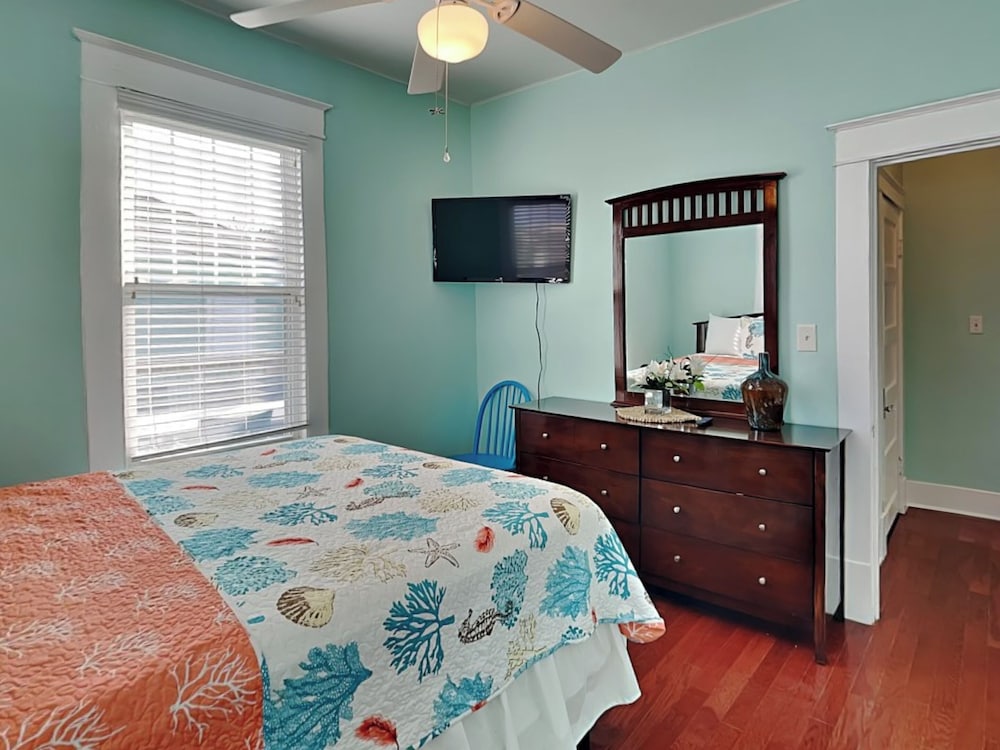 Seawall Celebration Manor by Ryson Vacation Rentals