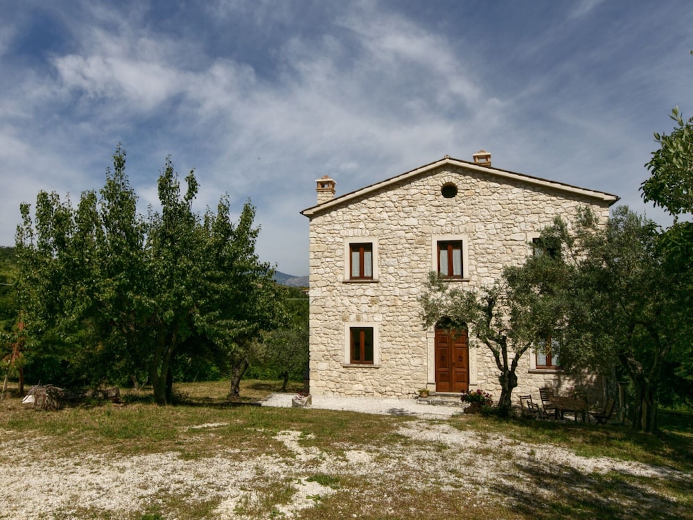 Cozy Cottage in Abbateggio With Garden view 5