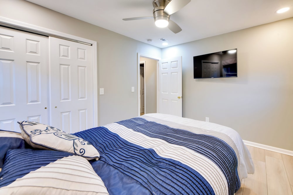 5 Mi to Victoryland Casino: Secluded Home w/ Deck!