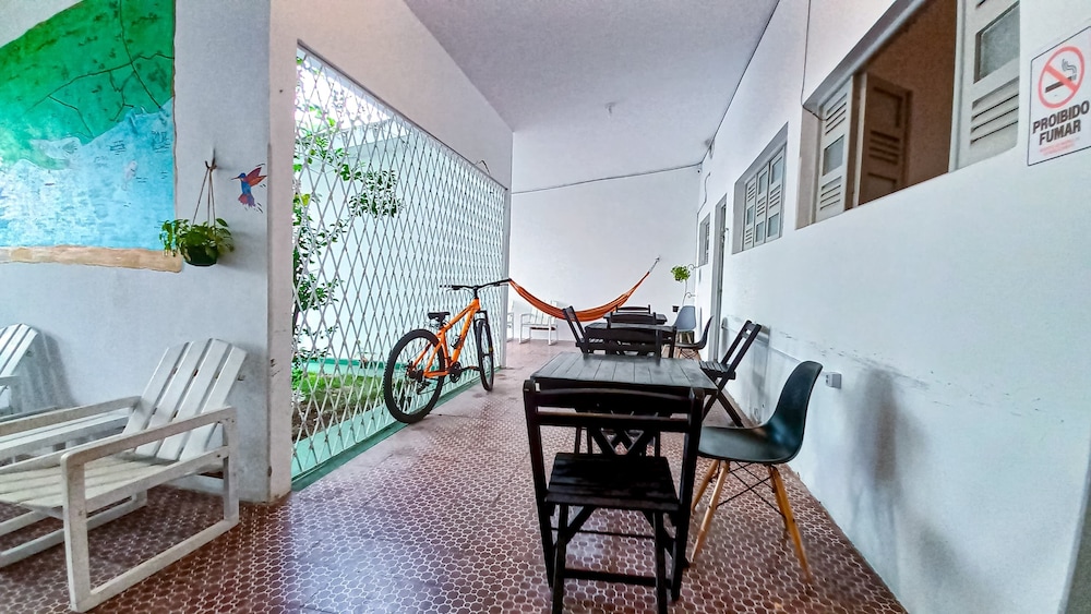 Yolo Hostel