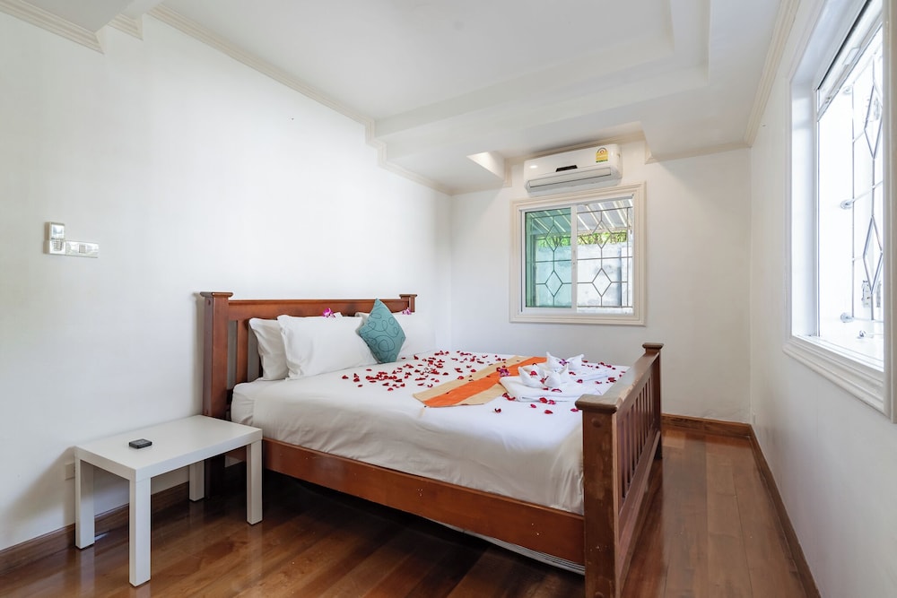 Luxurious 5-bedroom Pool Villa in Heart of Patong, Phuket