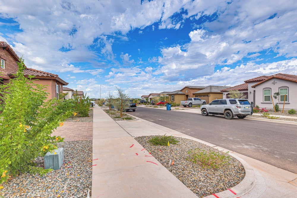 Lake + Mtn Views: Modern Apache Junction Getaway