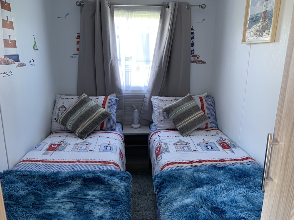 Immaculate 2-bed Caravan in Clacton-on-sea view 2