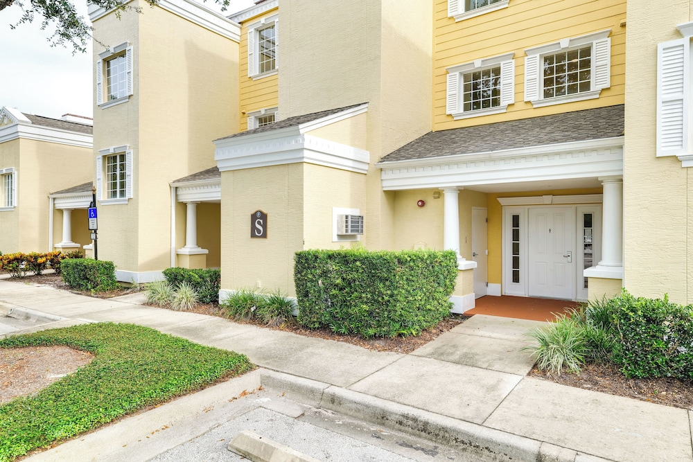 Golf Views: Kissimmee Condo on Reunion Course