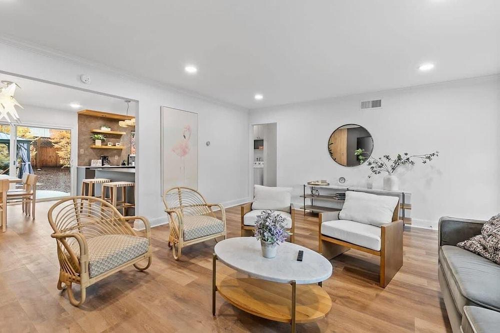 @ Marbella Lane - Modern 3broasis in Siliconvalley
