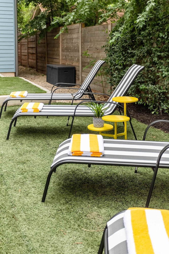 Upstay: Luxe Pool Retreat7 Min to Rainey St
