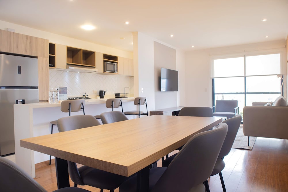 w Inviting 2BR w Balcony in Miraflores