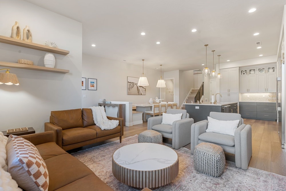 Sandy Cheeks 6 Bedroom Townhouse