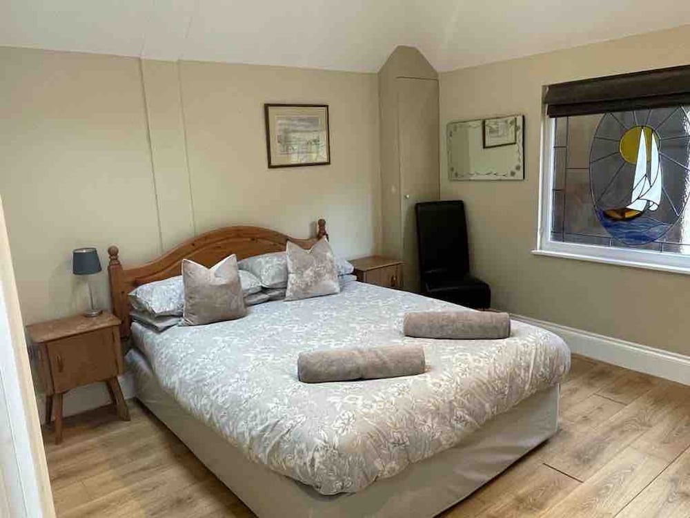 Cottage With Heated Indoor Pool Tennis Court- 2142