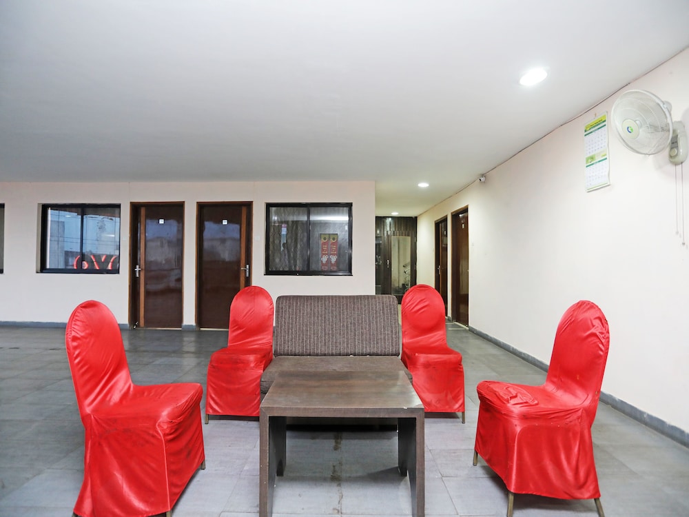 OYO 9132 Hotel Recharge view 3