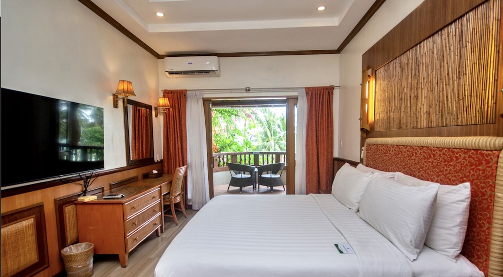 Red Coconut Beach Hotel