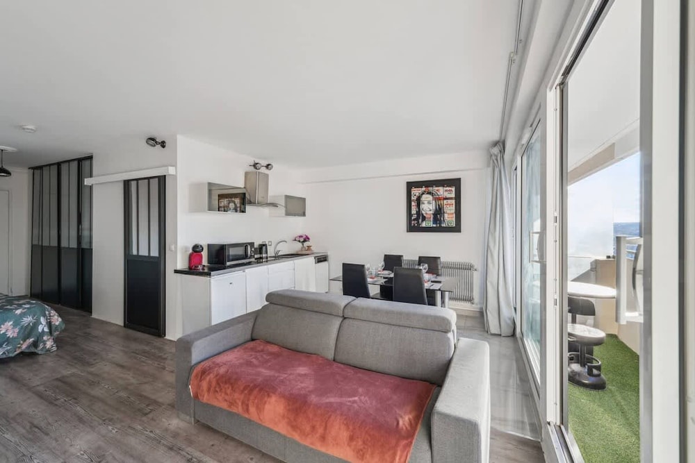 Spacious Studio Balcony -La D Fense-bail Mobilit