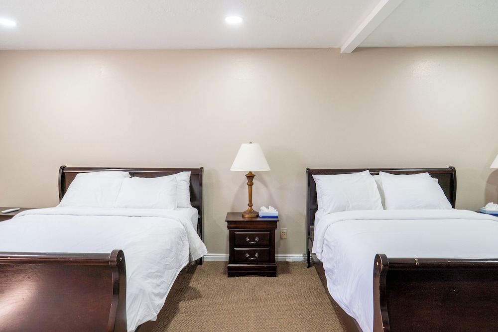 Road Creek Inn