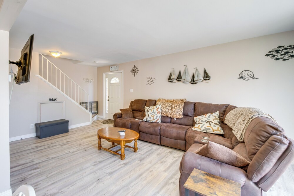 Walk to Brigantine Beach: Condo w/ Furnished Patio