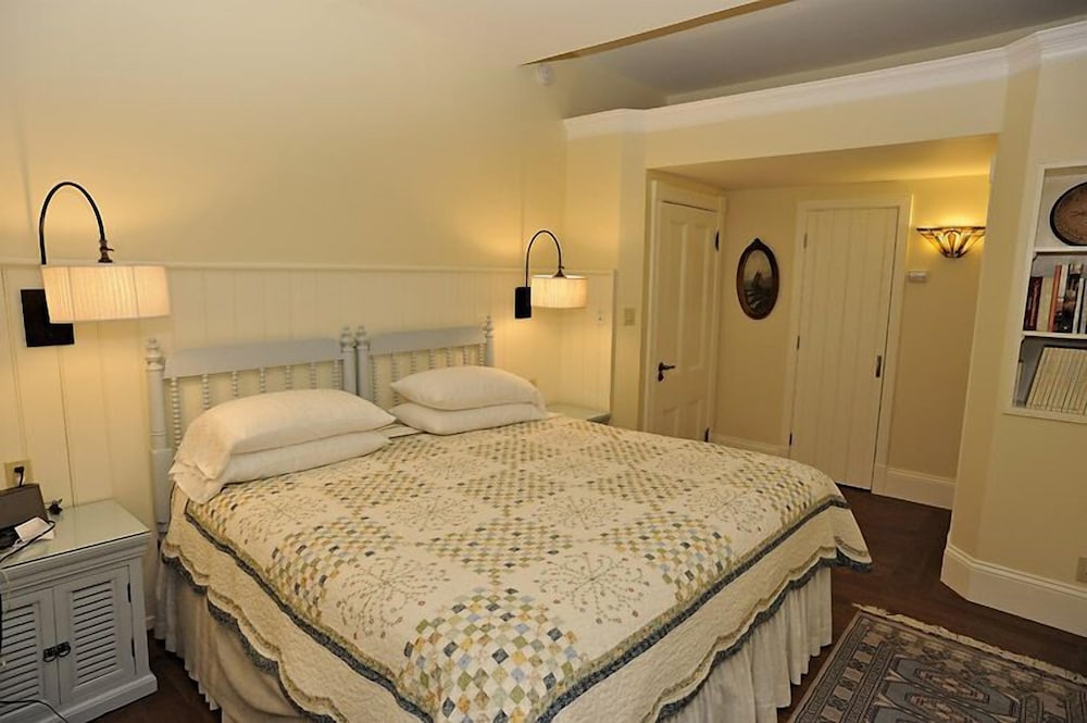 Charlottetown Vacations - The Elmwood Heritage Inn - Property Image 5