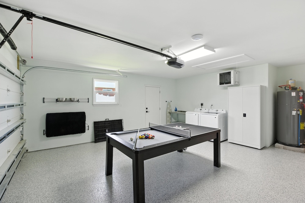 Sunny 3BR w/Hot Tub & Game Room Home