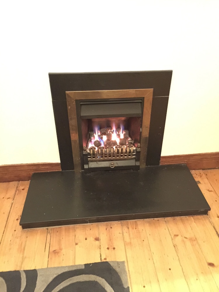 Great Location 2 Bedroom Scotstoun Flat