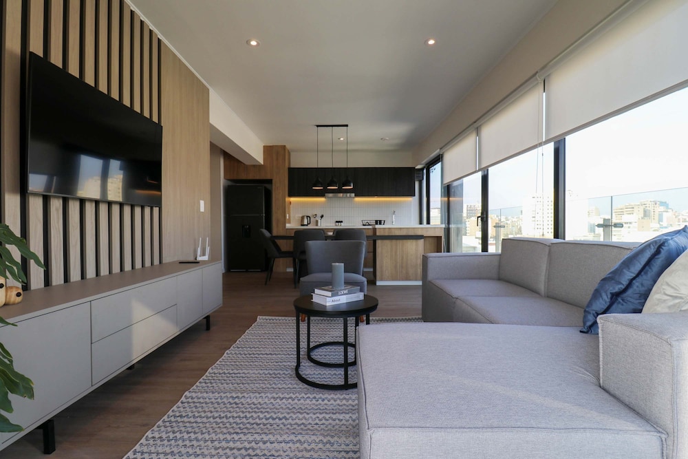 w Divine 3BR w Balcony Near Larcomar