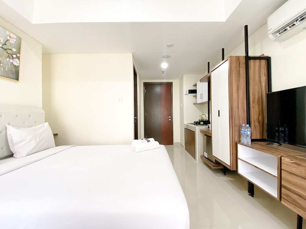 Homey And Cozy Stay Studio Room Pollux Chadstone Apartment view 4