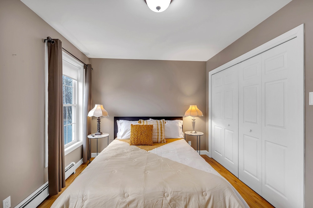 Serene 7br Haven By The Lake 7 Bedroom Home