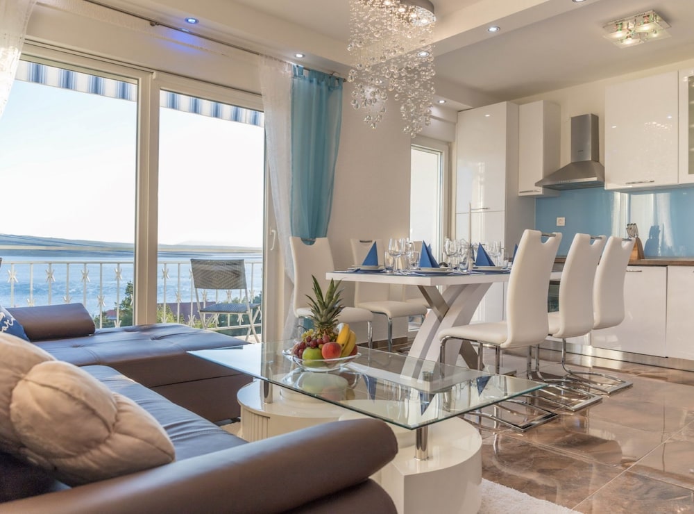 Spacious Novi Vinodolski Apartments With Terrace and Shared Pool