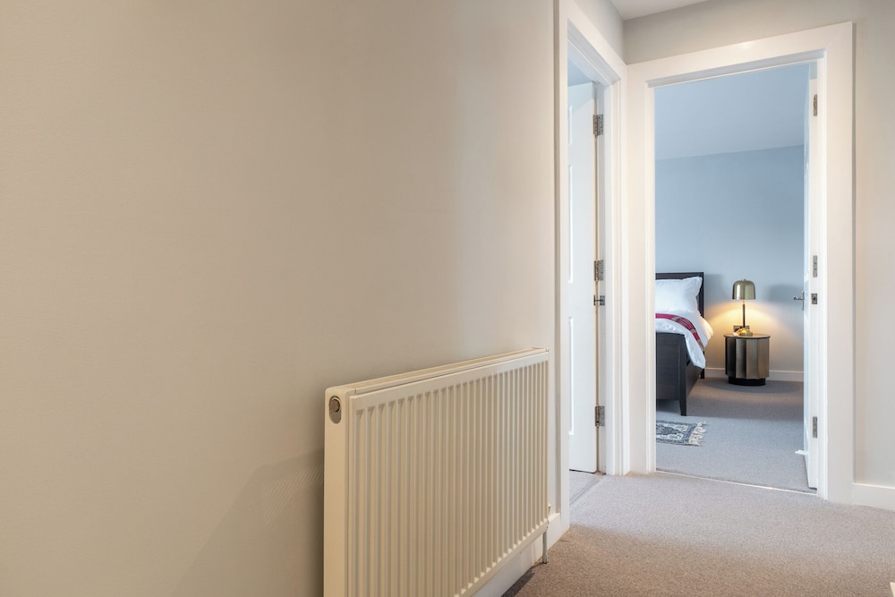 Stunning High Street Loft in Cheltenham
