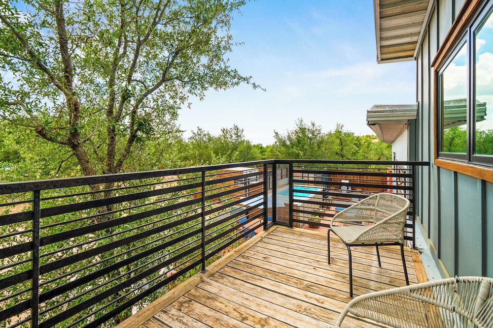 Contemporary 3BR Country Gem Swim Spa Fire Pit