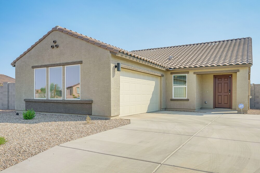 Tee Off & Soak in Mtn Views: Arizona Desert Oasis!