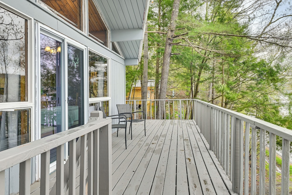 Lake-view Cabin w/ Furnished Deck in Hadley!