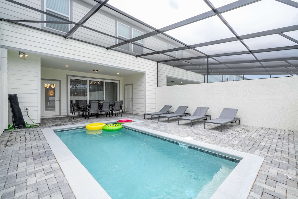 Upstay Family Fun 5BR Retreat w Pool Games Room