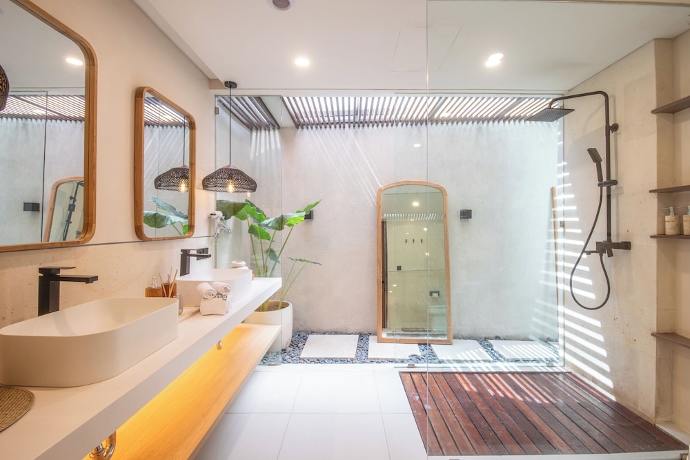 Elegant 3BR Escape Canggu AC 5min Shore