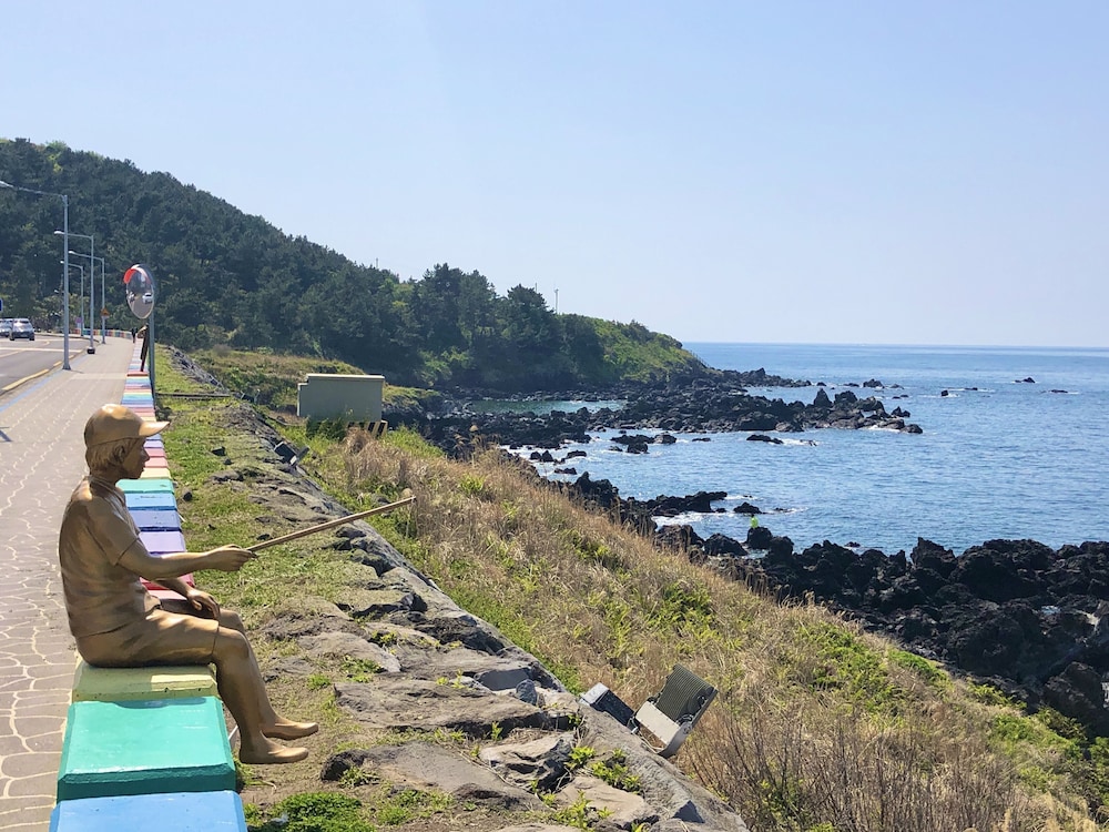 Maniju Pension
