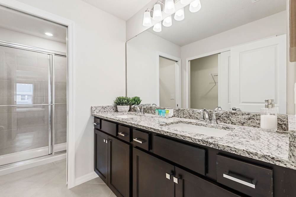 1287 Blue Paradise Way