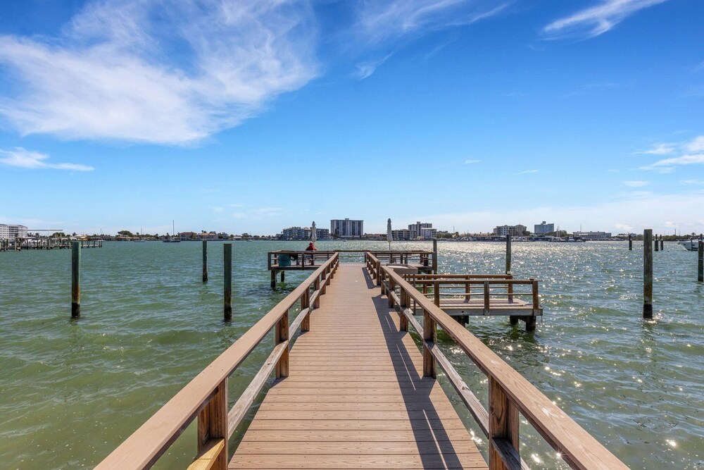 Bayview Beauty Coral Resort #b-5 Waterfront View! 1 Bedroom Condo by RedAwning view 2