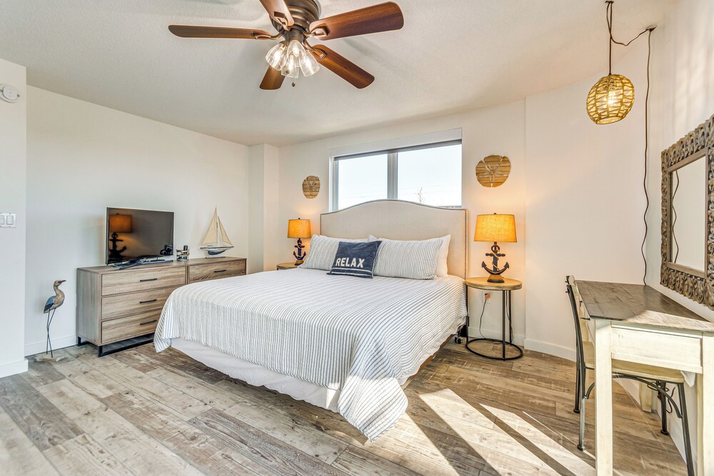 Waterfront Fort Walton Beach Condo: Pool Access!