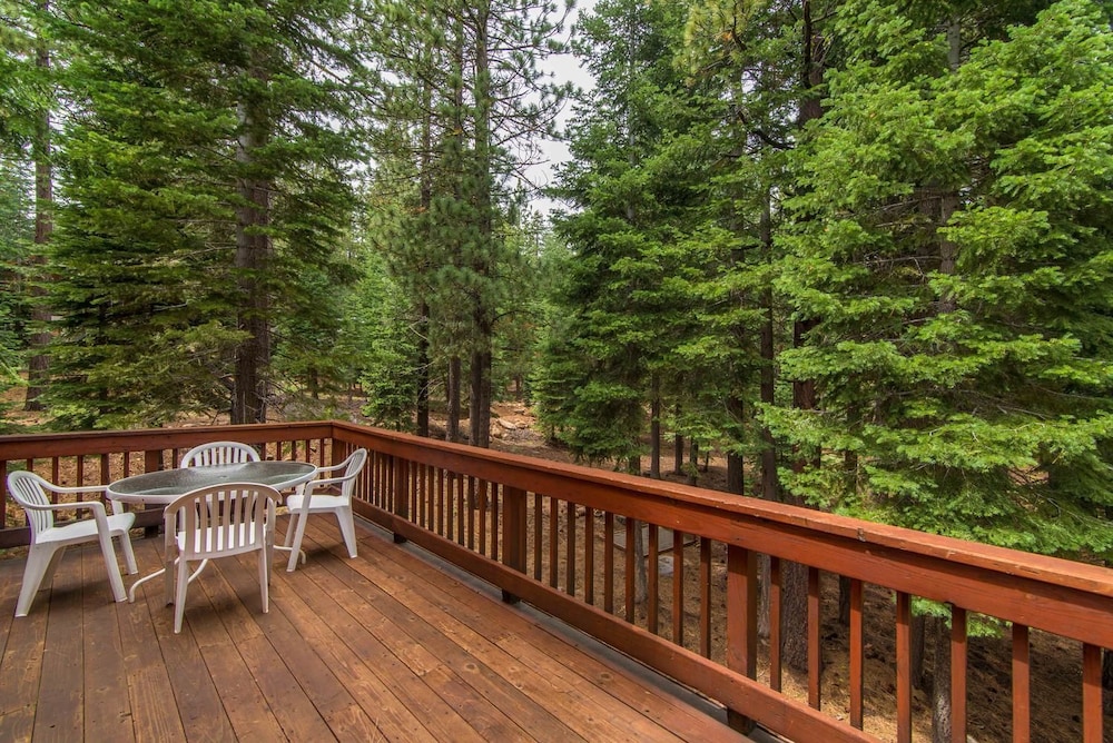 Hansing s Lair 4 Bedroom Holiday Home By Tahoe Truckee