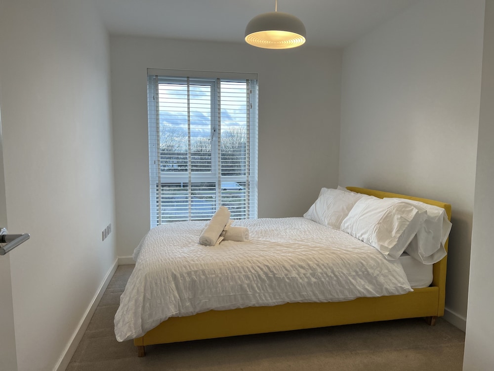 Mordern Retro 2 Bedroom Apartment