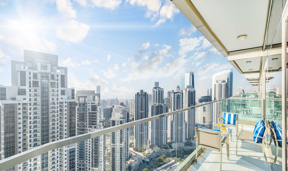 LUX Paramount Burj View Business Bay