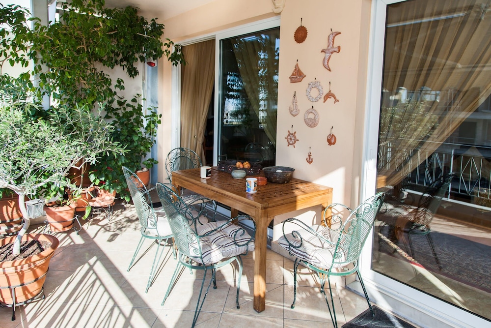 Beautiful 3 bedrooms apt in N. Smirni view 3
