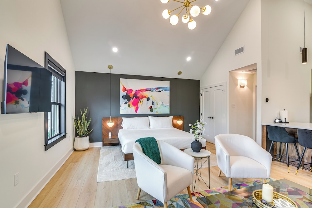 Walk to Shops & Restaurants: Chic Galveston Studio