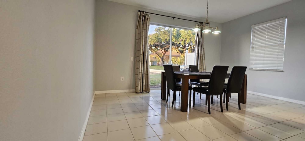 Shv1165ha - 3 Bedroom Townhome In Paradise Cay, Sleeps Up To 6, Just 4 Miles To Disney