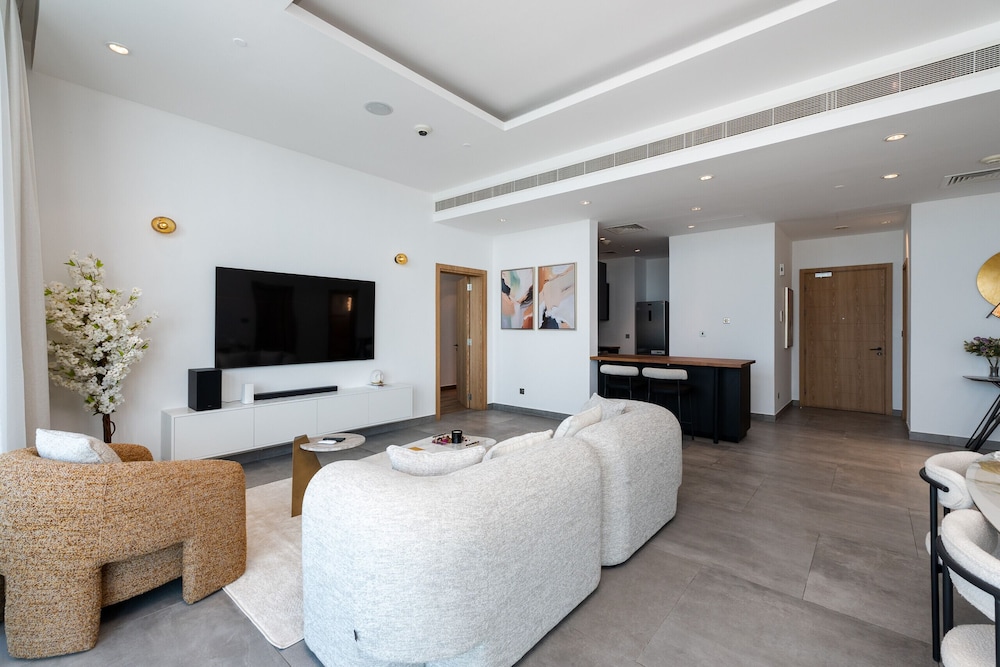 Refined 3BR Apt w Beach Access at The Palm