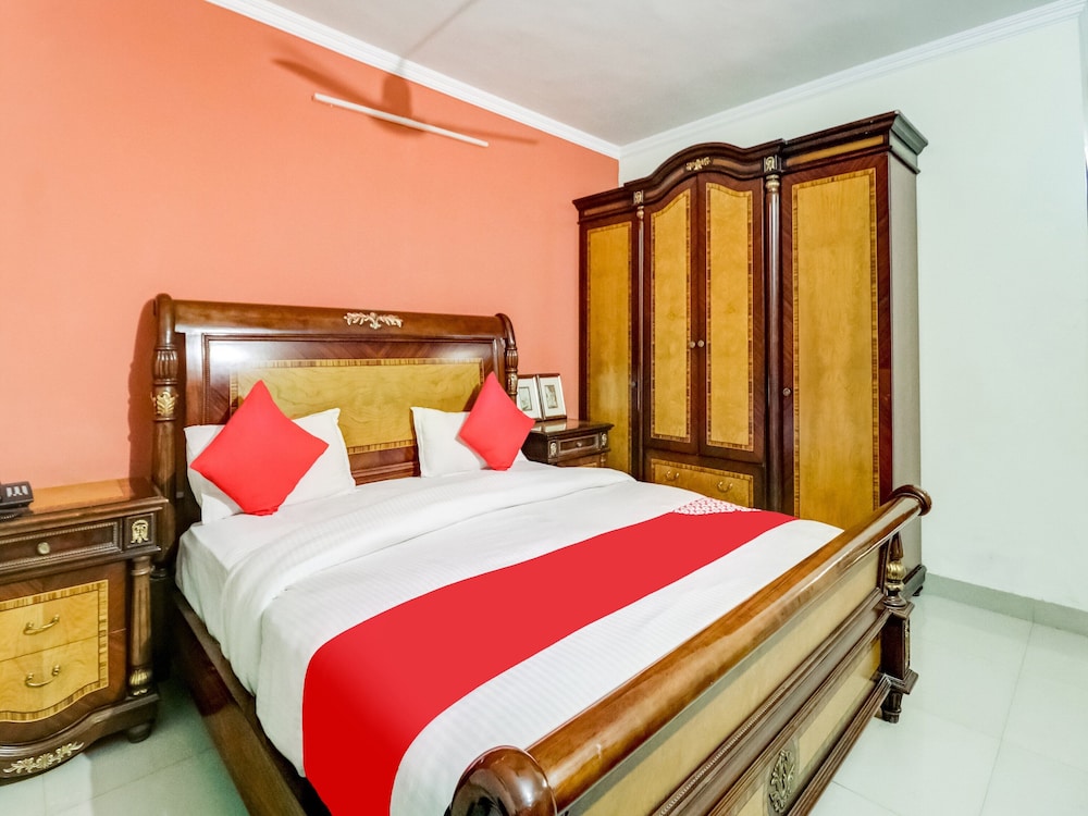 OYO 10877 Hotel R K Residency