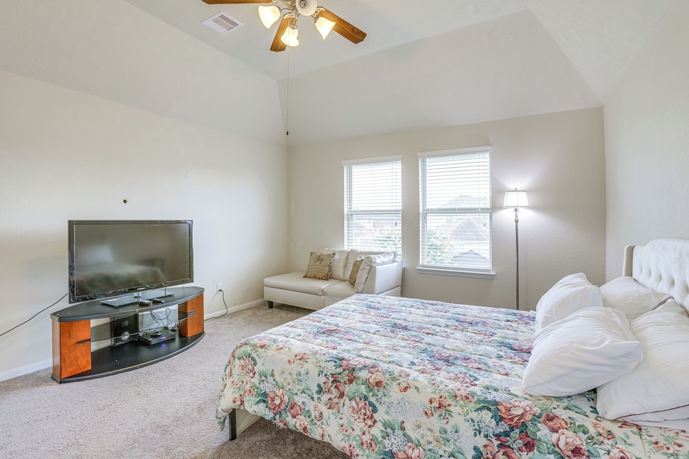 Covered Patio & Spacious Yard: Houston Area Home!