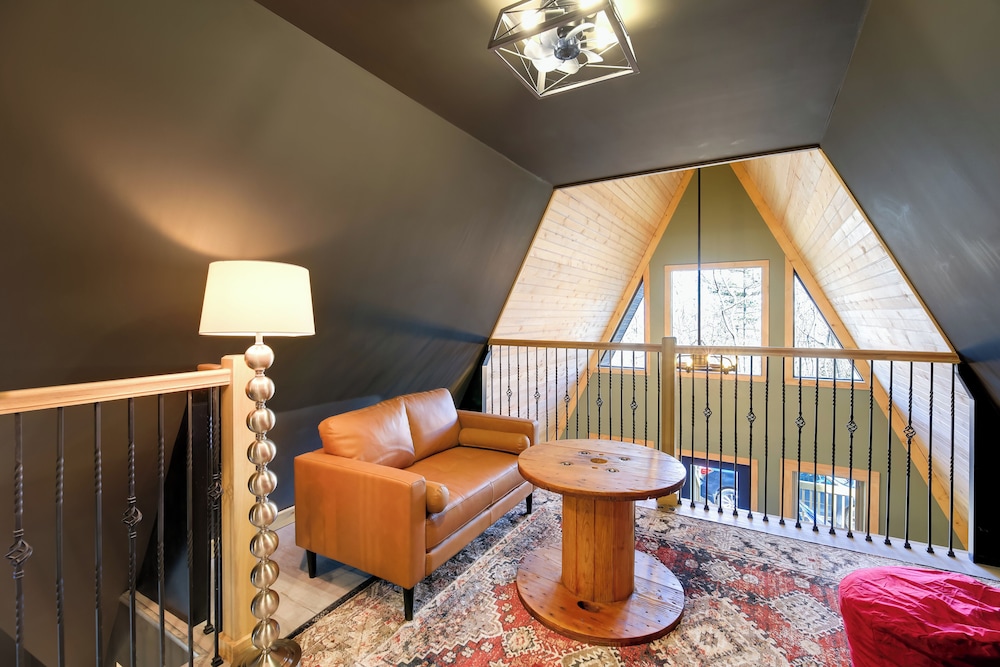 Wytheville A-frame Cabin w/ Wraparound Deck