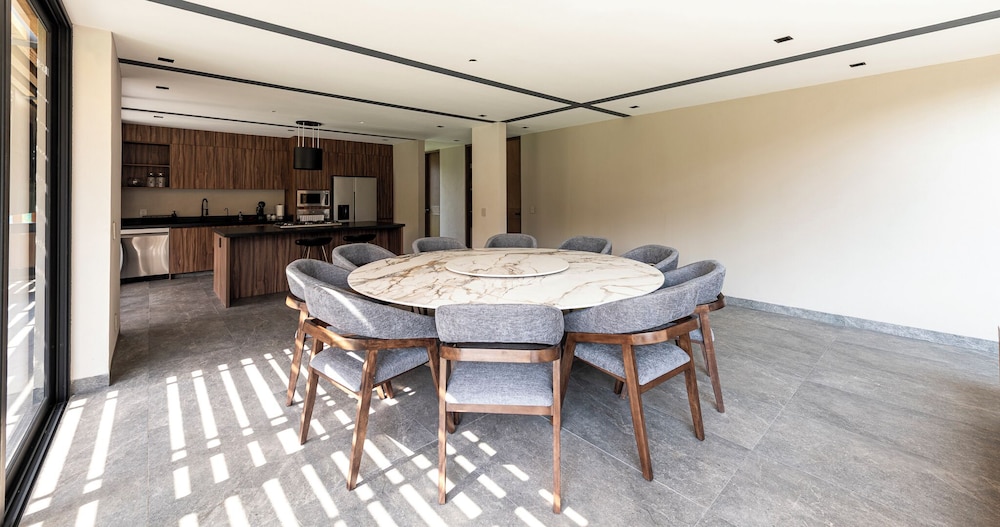 Casa Cundi-Contemporary Living in Nature