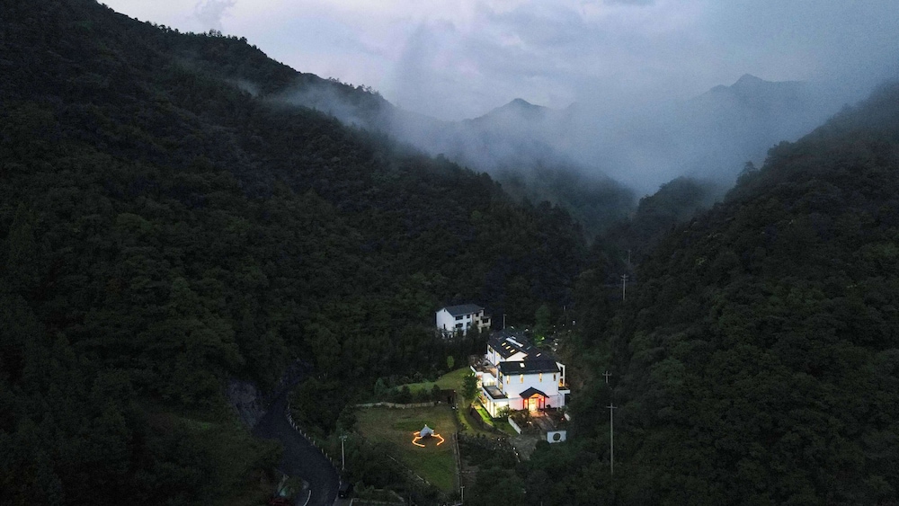 XiangLu YiMo Valley Retreat Guesthouse